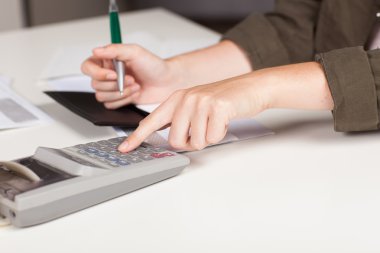 iş yerinde sevimli beyaz kız