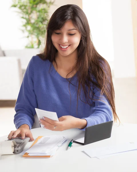 Cute Hispanic female paying bills — Stock Photo, Image
