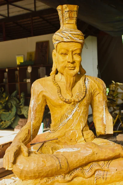 Statue aus Holz geschnitzt — Stockfoto