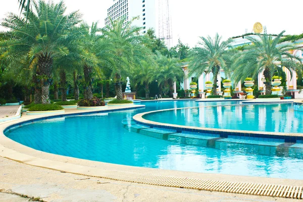 Hermosa piscina al aire libre — Foto de Stock