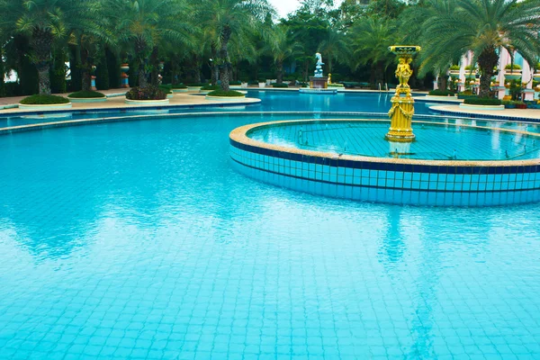 Hermosa piscina al aire libre — Foto de Stock