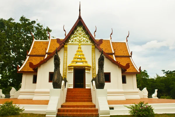 Un bellissimo tempio in Thailandia — Foto Stock