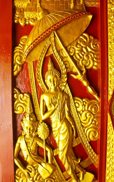 Door wood carving art Angel, Ancient temple in the South of the — Stock Photo, Image