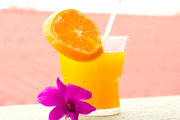 オレンジジュースのグラス — ストック写真