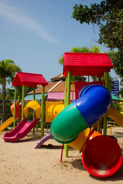 Renkli çocuk oyun alanı Ekipmanı — Stok fotoğraf