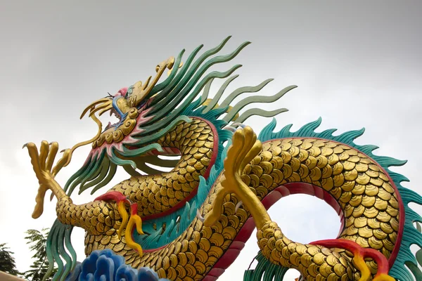 Goldener Chinesischer Drache — Stockfoto