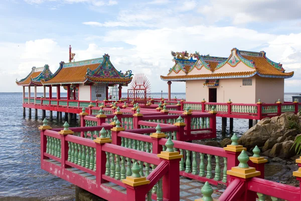 Chinese stijl paviljoen op de kust — Stockfoto