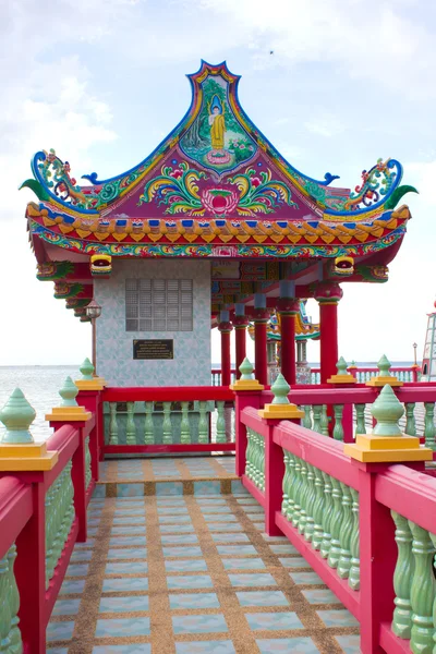 Pavillon im chinesischen Stil am Meer — Stockfoto