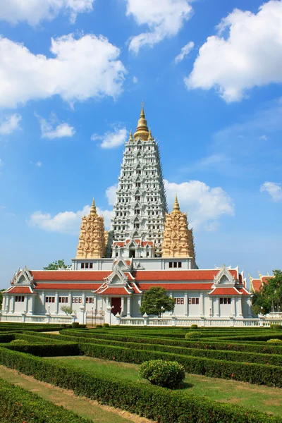 Temple in thailand on the blue sky texture background. — Stock Photo, Image