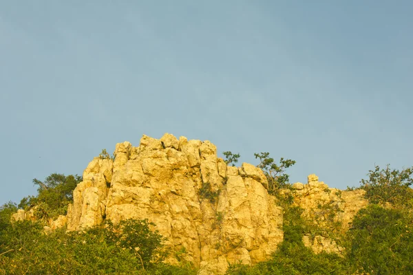 Ορεινό βράχο στο chonburi βουνά. — Φωτογραφία Αρχείου