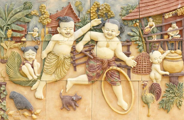 Motif tradition thaïlandaise sculpture murale — Photo