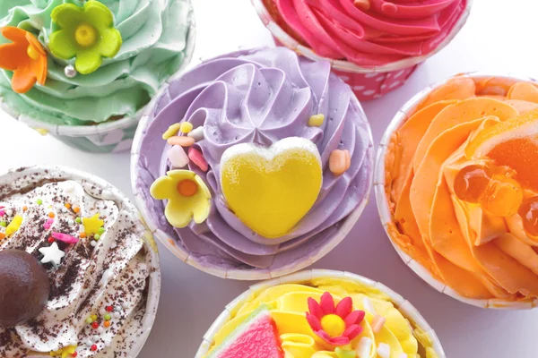 Colorato di selezione cupcake su wihte — Foto Stock