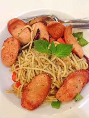 bir tabak spagetti portre