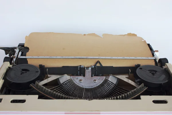 老式的手动打字机，与板料的老年的信纸 providin — 图库照片