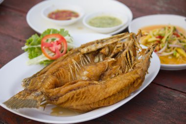 plaka chili soslu kızarmış snapper