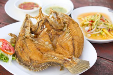 plaka chili soslu kızarmış snapper