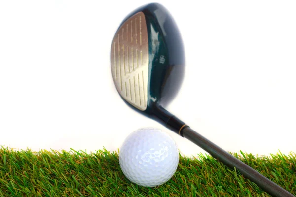 Golf Ekipmanları ve golf topu beyaz zemin üzerine — Stok fotoğraf