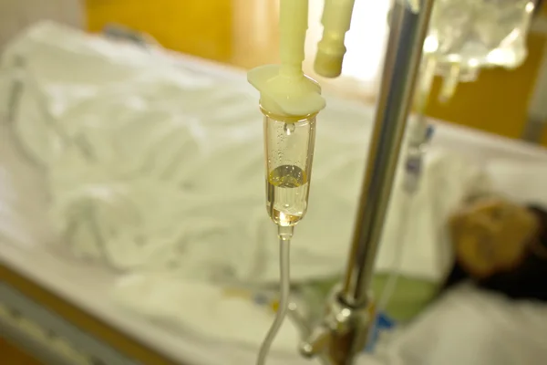 Close up de um frasco para perfusão Gotejamento intravenoso — Fotografia de Stock