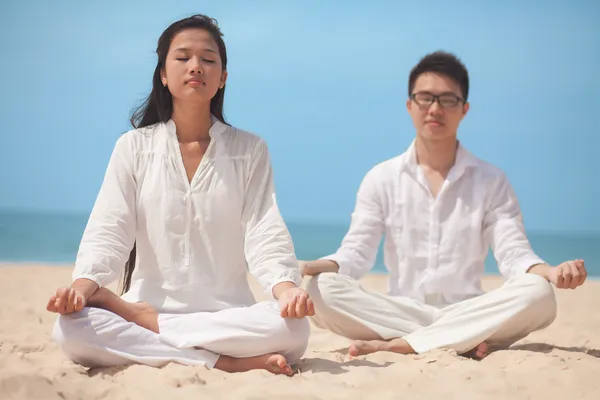 Yoga couple — Stock Photo, Image