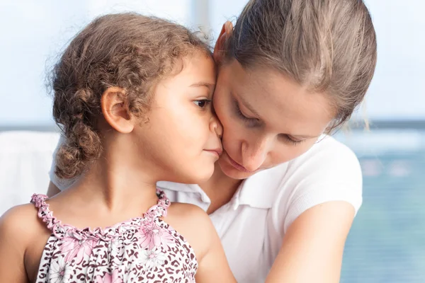 Liefhebbende dochter — Stockfoto