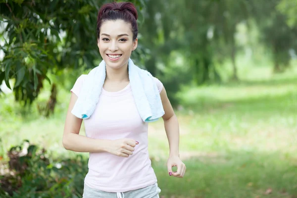 Joggen in het park — Stockfoto