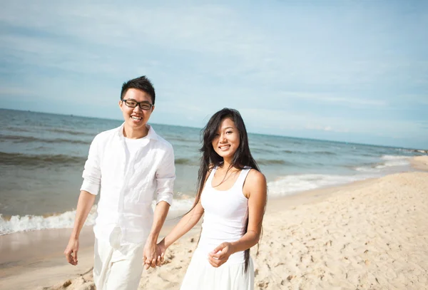 Pareja en la playa —  Fotos de Stock