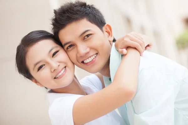 Adolescentes enamorados —  Fotos de Stock