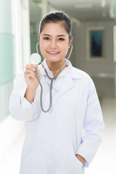 Fille avec stéthoscope — Photo