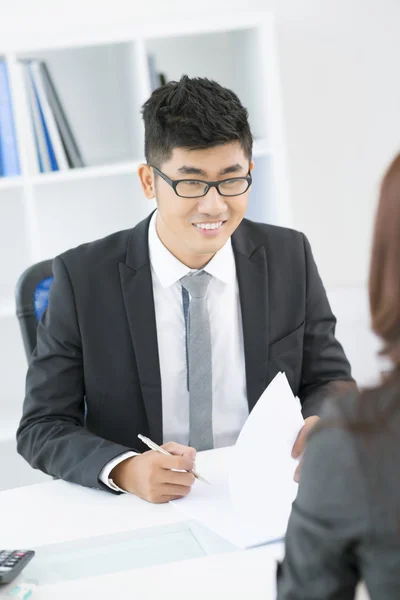 Male interviewer — Stock Photo, Image