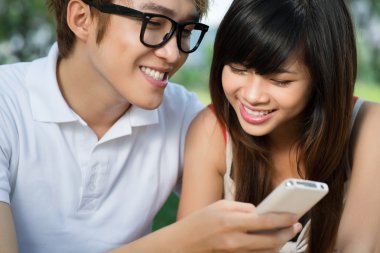 cep telefonu gösterilen