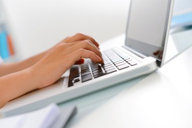 Laptop Kullanılıyor