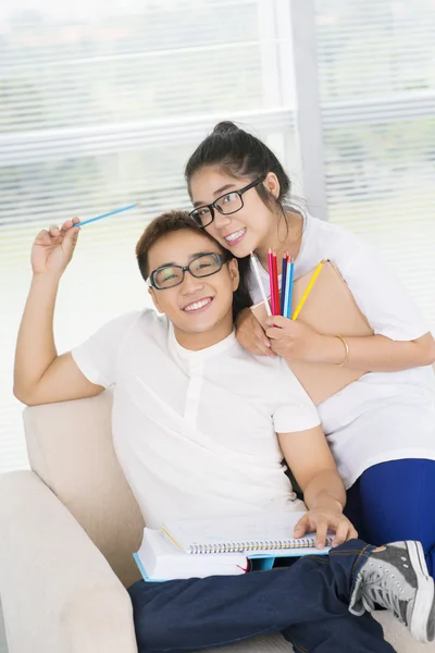 Casal de estudantes — Fotografia de Stock