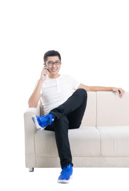 adam telefon ederek