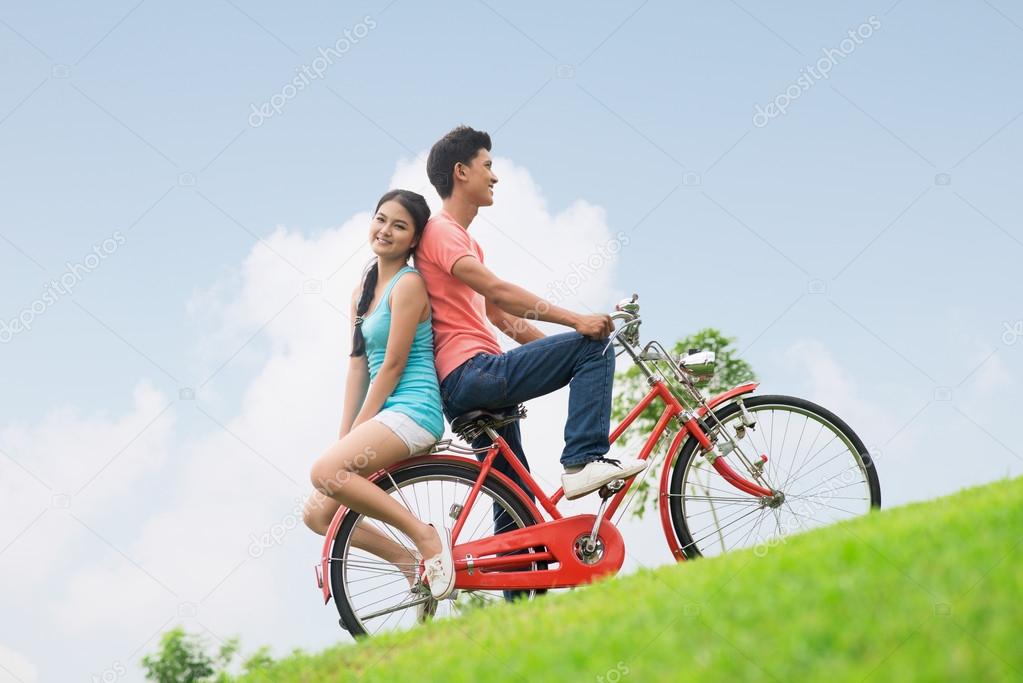 Romantic cyclists