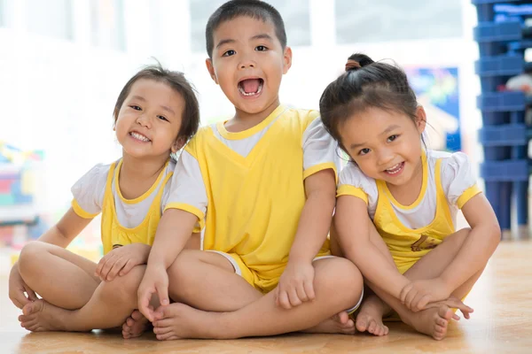 Laughing asian children — Stock Photo, Image