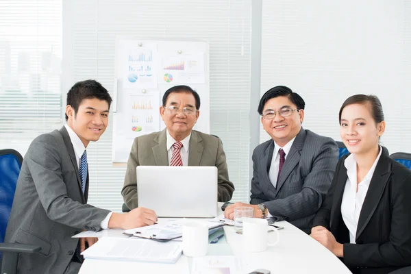 Feliz equipo de negocios — Foto de Stock