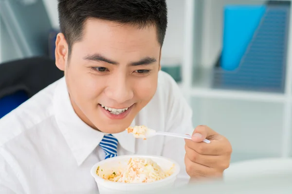 幸せな食べる人 — ストック写真