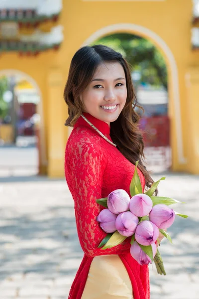 Aantrekkelijke Aziatische vrouw — Stockfoto
