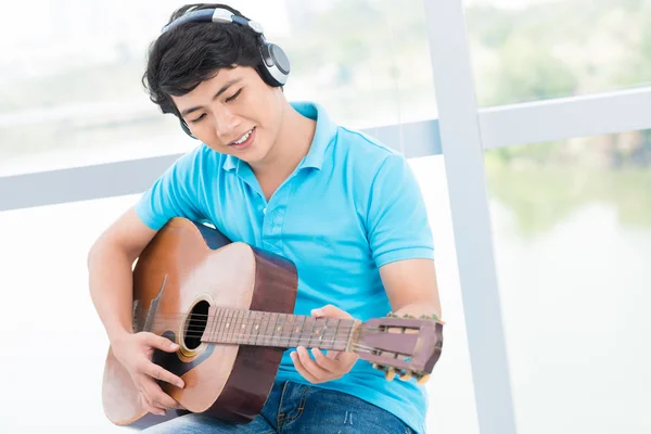 Músico adolescente — Foto de Stock