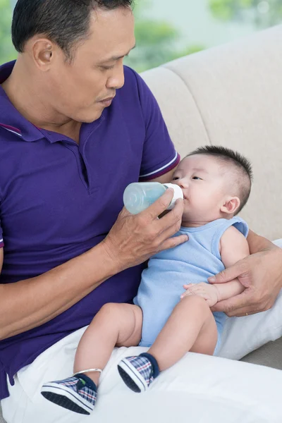 Cuidado padre — Foto de Stock