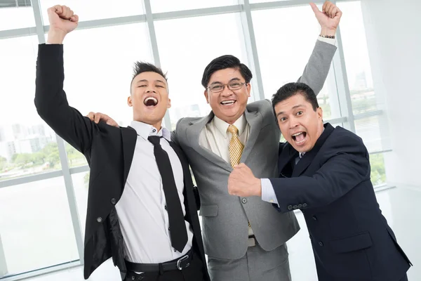 Empresários entusiasmados — Fotografia de Stock