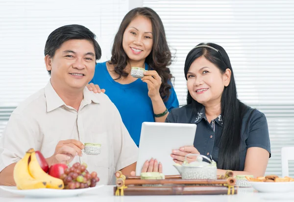 Mayores con touchpad — Foto de Stock