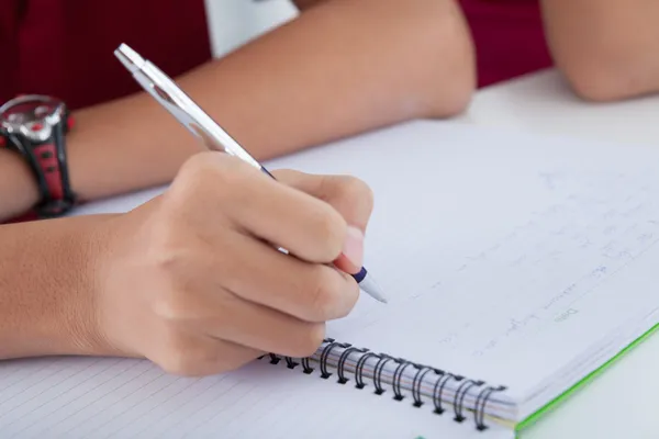 Escribir tareas domésticas —  Fotos de Stock