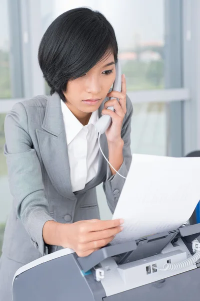 Receiving fax document — Stock Photo, Image