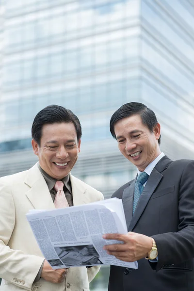 Diskussion über die Neuigkeiten — Stockfoto