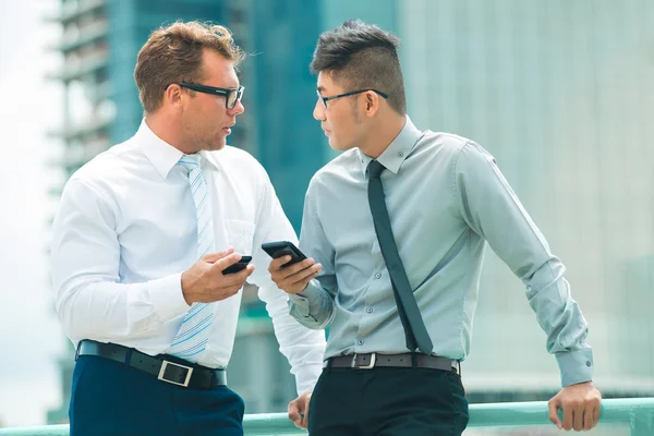 Exchanging contacts — Stock Photo, Image