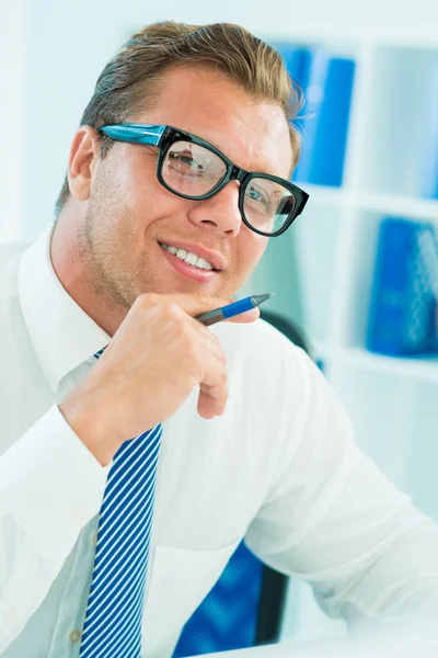 Selbstbewusster Geschäftsmann — Stockfoto