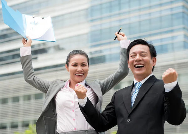Glada affärskollegor — Stockfoto