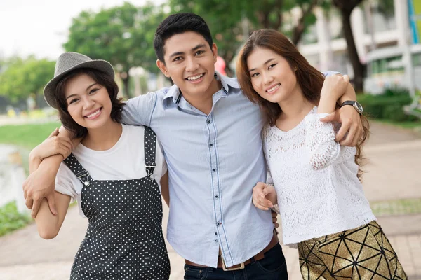 Amigos felizes — Fotografia de Stock