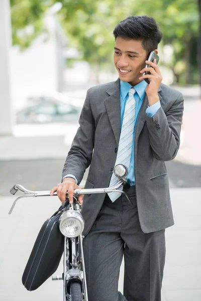 Mobiler Geschäftsmann — Stockfoto